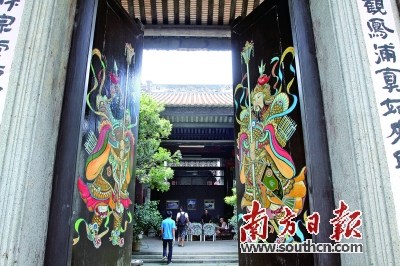 黄埔村祠堂街上的晃亭梁公祠。符超军 摄