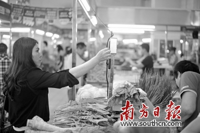 佛山启动“互联网+”智慧菜市场,支持多种支付方式进行结算。 佛山启动“互联网+”智慧菜市场,支持多种支付方式进行结算。