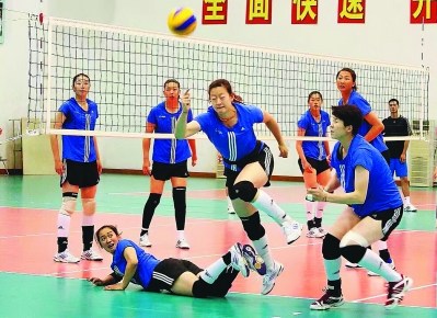  中国女排在漳州体训基地训练中。黄如飞 摄