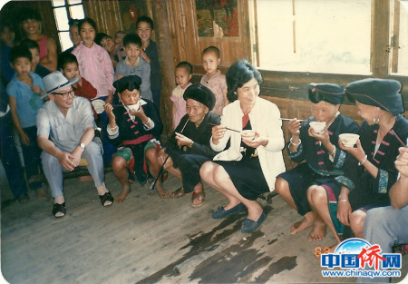 1988年广西侨办主任带作者在龙胜访问乡民