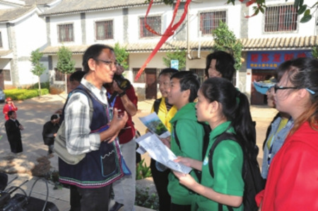 选手们在了解“龙树”的意义 选手们在了解“龙树”的意义