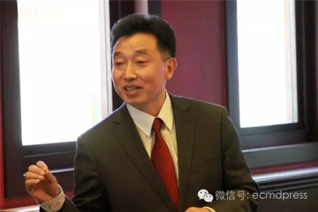 陈法春副书记感谢中国驻法使馆教育处、领事部、兄弟院校校友会的关心和支持。 陈法春副书记感谢中国驻法使馆教育处、领事部、兄弟院校校友会的关心和支持。