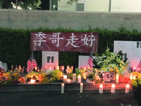 美国同行自发前往事发地点举行悼念活动 美国同行自发前往事发地点举行悼念活动