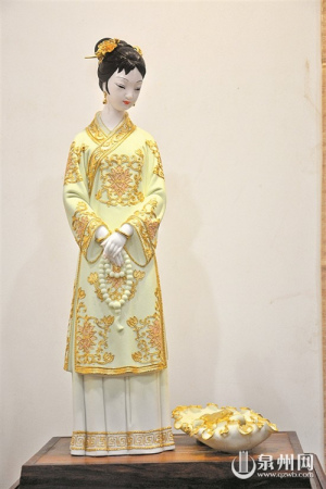 《荷花女神》 (作者:黄雪玉) 《荷花女神》 (作者:黄雪玉)