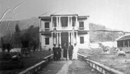 1931年时的大埔三河坝中山纪念堂、中山公园历史风貌。 1931年时的大埔三河坝中山纪念堂、中山公园历史风貌。