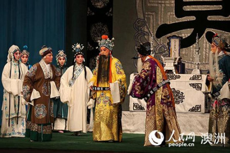 中国国家京剧院《杨门女将》为澳观众展现国粹艺术(熊一明 摄) 中国国家京剧院《杨门女将》为澳观众展现国粹艺术(熊一明 摄)