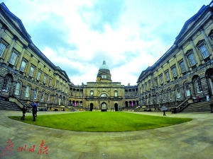 爱丁堡大学最古老教学楼。（隋志摄）