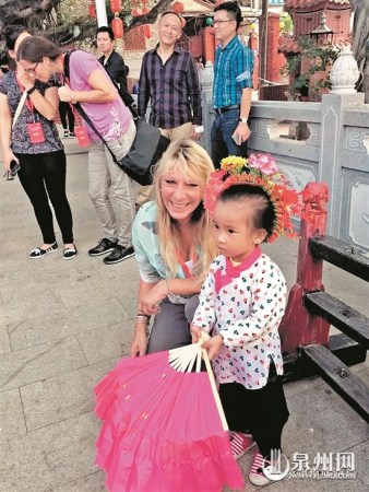 与小虫寻埔女来张合影 与小虫寻埔女来张合影