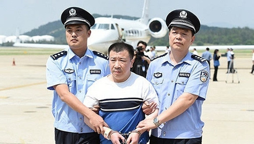 2015年,杨秀珠的弟弟杨进军被强制遣返回中国 2015年,杨秀珠的弟弟杨进军被强制遣返回中国