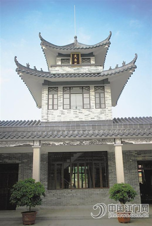 门厅与正厅之间的天井两旁,分别矗立立着一座四角阁楼,名“文昌阁”和“魁星阁”,寓意陈氏子孙金榜题名。 门厅与正厅之间的天井两旁,分别矗立立着一座四角阁楼,名“文昌阁”和“魁星阁”,寓意陈氏子孙金榜题名。