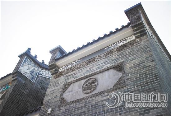 各类灰雕、石雕、彩绘非常精致。 各类灰雕、石雕、彩绘非常精致。