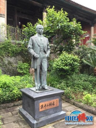 位于长崎福建会馆的孙中山铜像 郑松波 摄 位于长崎福建会馆的孙中山铜像 郑松波 摄