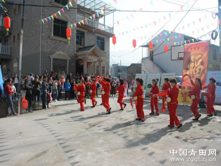文化节的开场舞表演《开门红》