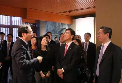 安熙正一行参观孔学堂 安熙正一行参观孔学堂