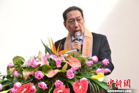 菲律宾知名侨领、菲律宾工商总会永远名誉会长蔡聪妙在南天禅寺八百周年庆典上致辞。 孙虹 摄 菲律宾知名侨领、菲律宾工商总会永远名誉会长蔡聪妙在南天禅寺八百周年庆典上致辞。 孙虹 摄