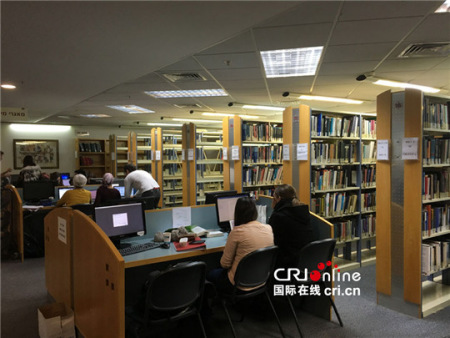 以色列理工学院的同学们在图书馆学习