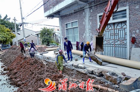 寨下村正在建设污水收集管网。 寨下村正在建设污水收集管网。