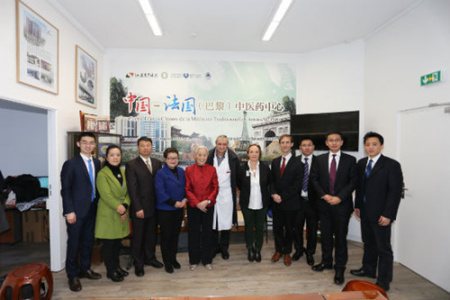 交流会后,双方合影留念。 交流会后,双方合影留念。