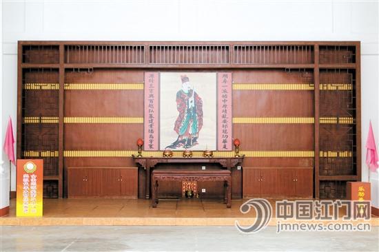 祠堂内供奉着雷、方、邝三姓始祖画像。 祠堂内供奉着雷、方、邝三姓始祖画像。