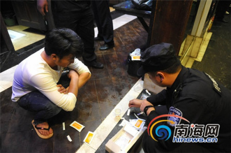 文昌市严厉打击涉毒的娱乐场所。通讯员 田和新 摄 文昌市严厉打击涉毒的娱乐场所。通讯员 田和新 摄