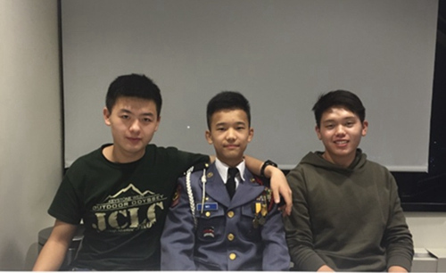 左起：孔祥瑞、魏旭阳、陆凌铭感谢军校带给他们的改变。(美国《世界日报》/刘大琪 摄)