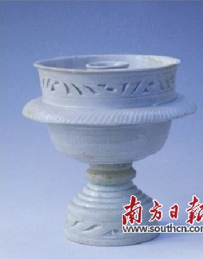 宋代潮州窑雕刻纹炉。