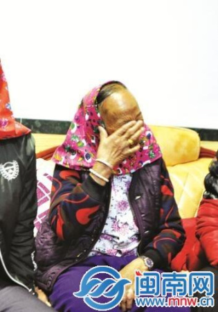 中国惠安，提起公公和丈夫的夙愿，71岁的颜亚甘掩面而泣