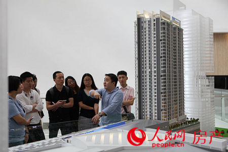 马来西亚以相对中国一线城市较低的房价,成为中国人海外投资、置业的新宠。人民网 伍振国/摄 马来西亚以相对中国一线城市较低的房价,成为中国人海外投资、置业的新宠。人民网 伍振国/摄