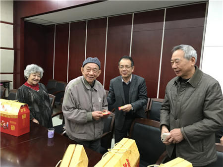 慰问中医大老归侨知识分子 慰问中医大老归侨知识分子