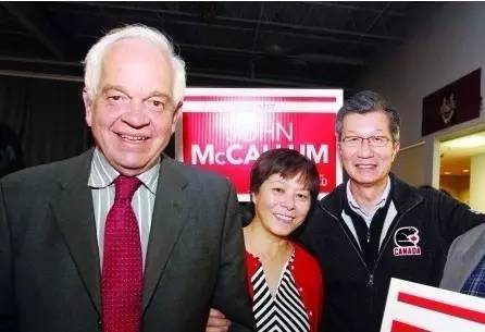 中间就是麦太太啦 中间就是麦太太啦