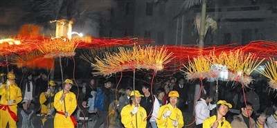 舞草龙热闹非凡。 舞草龙热闹非凡。