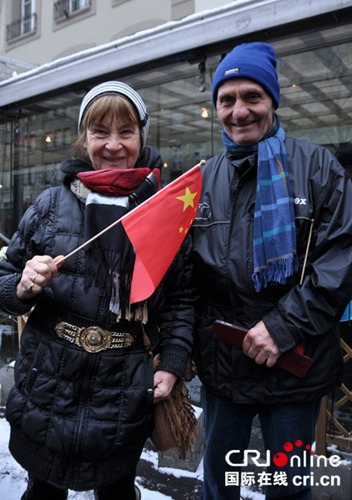 瑞士当地民众迎接习主席到访 瑞士当地民众迎接习主席到访