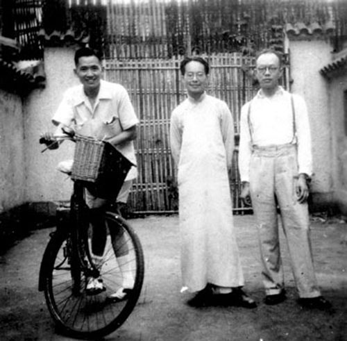 1946年，三连襟在上海(左起：顾传玠、沈从文、周有光)