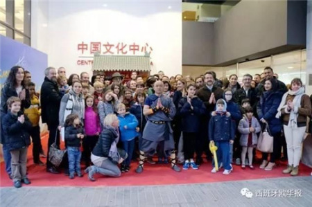马德里中国文化中心武术班师生合影。 马德里中国文化中心武术班师生合影。