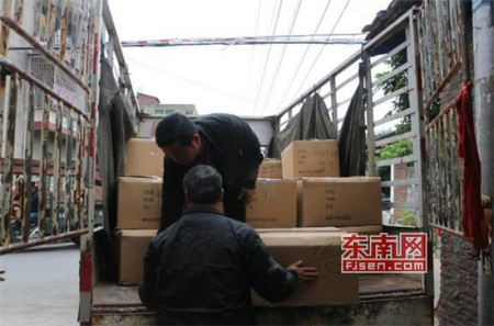 新度镇阳城村制售假鞋窝点,查获仿冒商标成品鞋695双 新度镇阳城村制售假鞋窝点,查获仿冒商标成品鞋695双