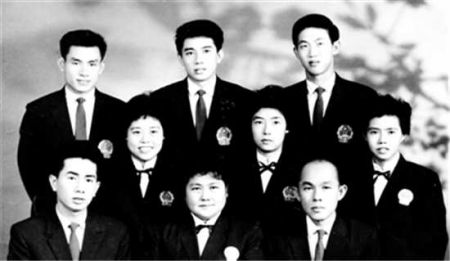 1963年12月，团长李威、教练林丰玉带领福建羽毛球队参加新运会。