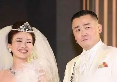 海派清口创始人周立波与太太胡洁精美婚纱照 海派清口创始人周立波与太太胡洁精美婚纱照