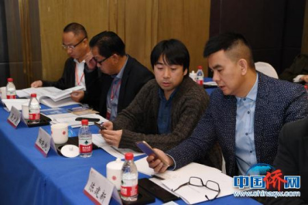 海外华助中心代表讨论“侨宝”移动客户端 海外华助中心代表讨论“侨宝”移动客户端