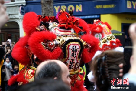 舞狮表演。 <a target='_blank' href='http://www.chinanews.com/'>中新社</a>记者 付强 摄 舞狮表演。 <a target='_blank' href='http://www.chinanews.com/'>中新社</a>记者 付强 摄