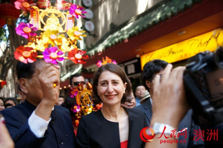 新州州长贝瑞吉克莲来到唐人街向当地华侨华人拜年。（人民网图片 摄影 盛楚宜）