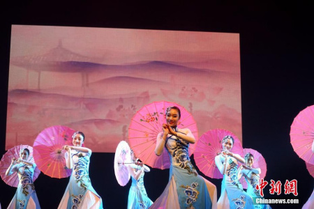 舞蹈表演《美人吟》。 <a target='_blank' href='http://www.chinanews.com/'>中新社</a>记者 付强 摄 舞蹈表演《美人吟》。 <a target='_blank' href='http://www.chinanews.com/'>中新社</a>记者 付强 摄