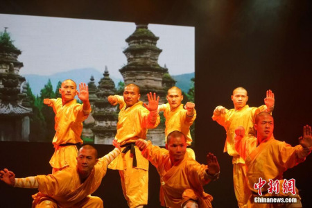 少林武僧表演。 <a target='_blank' href='http://www.chinanews.com/'>中新社</a>记者 付强 摄 少林武僧表演。 <a target='_blank' href='http://www.chinanews.com/'>中新社</a>记者 付强 摄