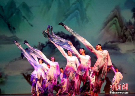 图为舞蹈《太极印象》。 <a target='_blank' href='http://www.chinanews.com/'>中新社</a>记者 付强 摄 图为舞蹈《太极印象》。 <a target='_blank' href='http://www.chinanews.com/'>中新社</a>记者 付强 摄