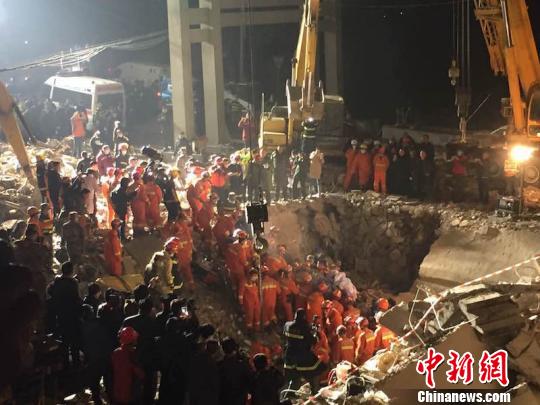 文成民房坍塌现场。 李婷婷 摄 文成民房坍塌现场。 李婷婷 摄
