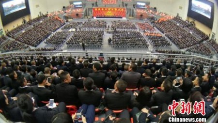 浙江苍南召开近5千人干部大会 李士明 摄 浙江苍南召开近5千人干部大会 李士明 摄