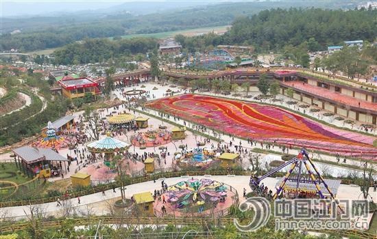 恩平花海欢乐世界人气旺。 恩平花海欢乐世界人气旺。