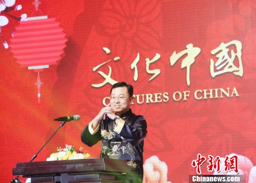 中国驻印尼大使谢锋向广大华人拜年。林永传 摄 中国驻印尼大使谢锋向广大华人拜年。林永传 摄