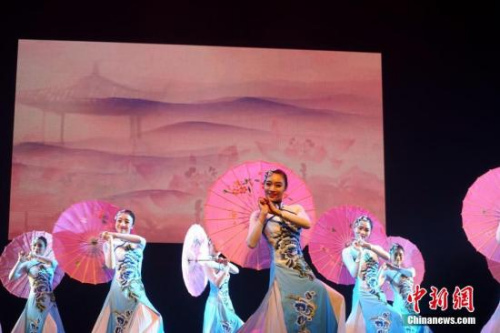 舞蹈表演《美人吟》。 <a target='_blank' href='http://www.chinanews.com/'>中新社</a>记者 付强 摄 舞蹈表演《美人吟》。 <a target='_blank' href='http://www.chinanews.com/'>中新社</a>记者 付强 摄