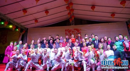 中国侨网2月13日电 当地时间2月12日晚,2017年“文化中国·四海同春”欧洲二团马德里专场演出落下帷幕,标志着“四海同春”英国、荷兰、西班牙三国访演圆满收官。图为现场合影。(付强 图/文) 中国侨网2月13日电 当地时间2月12日晚,2017年“文化中国·四海同春”欧洲二团马德里专场演出落下帷幕,标志着“四海同春”英国、荷兰、西班牙三国访演圆满收官。图为现场合影。(付强 图/文)