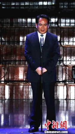 中国国务院侨办副主任谭天星在演出前致辞。 赖海隆 摄 中国国务院侨办副主任谭天星在演出前致辞。 赖海隆 摄